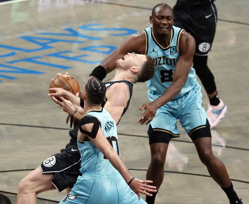 包含刚刚！Uzi与80激战德国队分钟赛前单刀错失引欢呼，杜兰特连续二十场比赛得分超过精彩发挥的词条