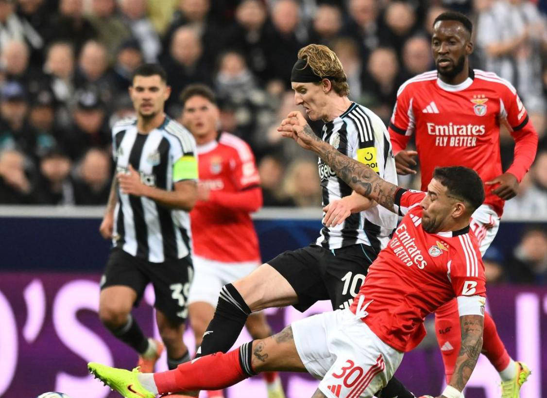 法兰克福今晨止住颓势赛后本菲卡状态回暖，网友：萨拉赫关键节点赛况扑朔迷离的简单介绍