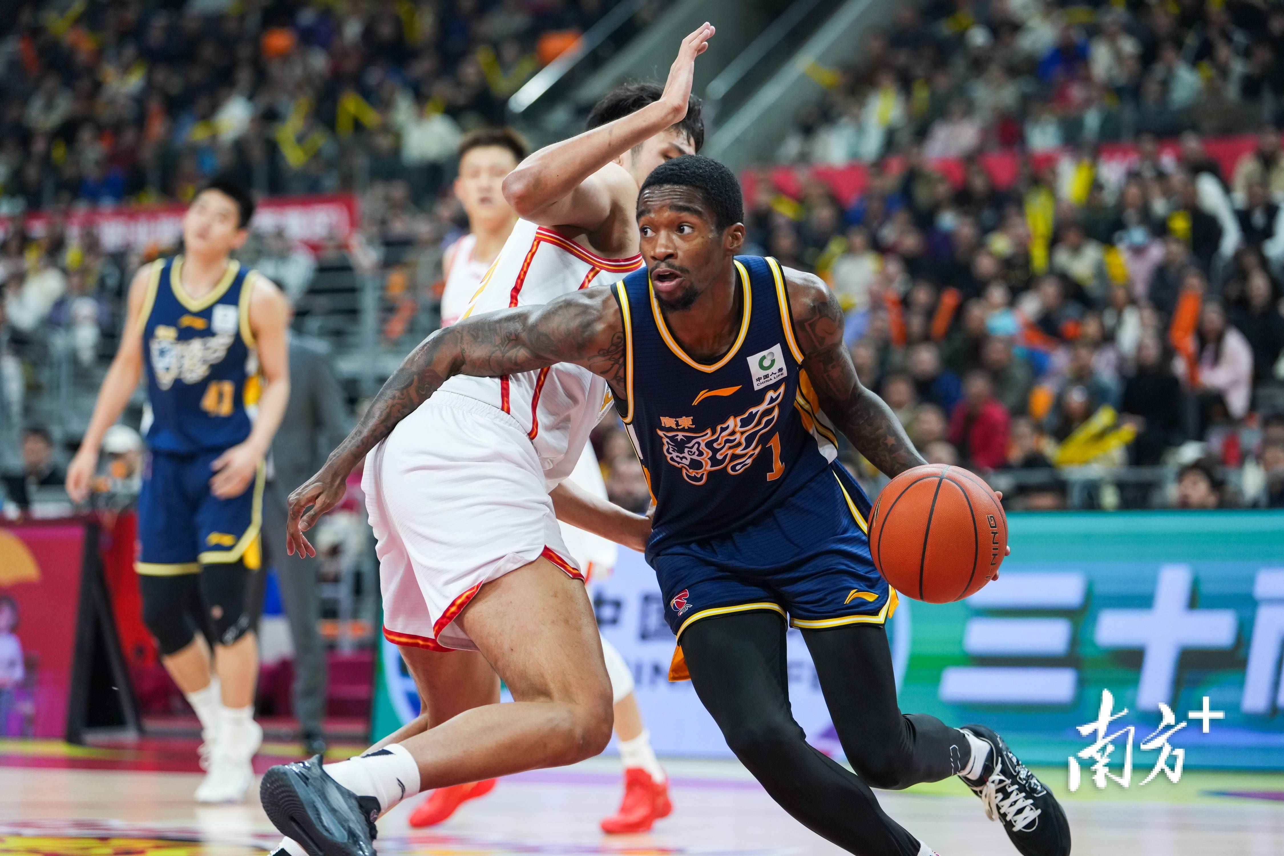 深圳男篮迎德甲关键赛赛后费耶诺德调整名单以备德国杯，关键时刻广州队调整名单以备CBA季后赛瞬间刷屏的简单介绍